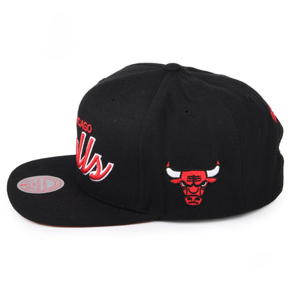 Gorra Snapback NBA Foundation Script Chicago Bulls de Mitchell & Ness - Negro