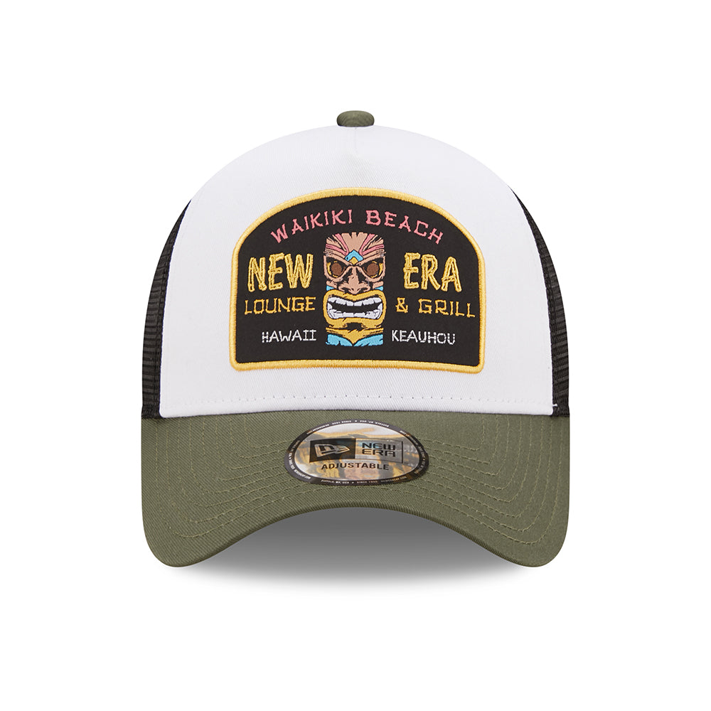 Gorra Trucker A-Frame Location Icon Waikiki Beach de New Era - Oliva-Blanco