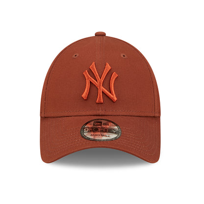 Gorra de béisbol 9FORTY MLB League Essential New York Yankees de New Era - Marrón-Rojo Ladrillo