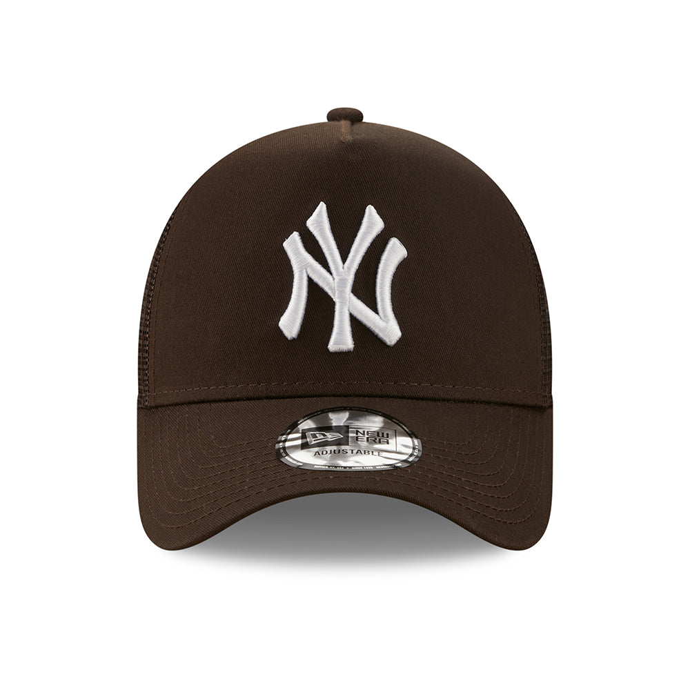 Gorra Trucker 9FORTY A-Frame MLB League Essential New York Yankees de New Era - Marrón Oscuro-Blanco