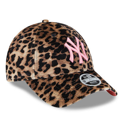 Gorra de béisbol mujeres 9FORTY MLB Leopard Velour de los New York Yankees de New Era - Marrón-Rosa