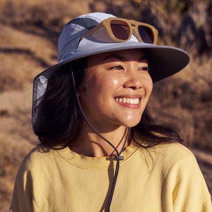 Sombrero de Sol Ultra Adventure resistente al agua de Sunday Afternoons - Gris Claro