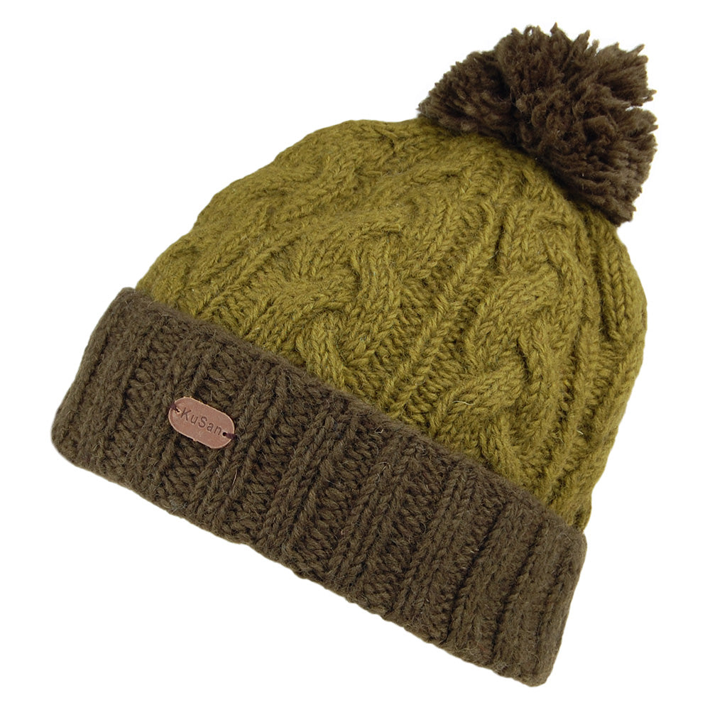 Gorro con pompón con vuelta de punto cable de Kusan Verde Oliva-Verde