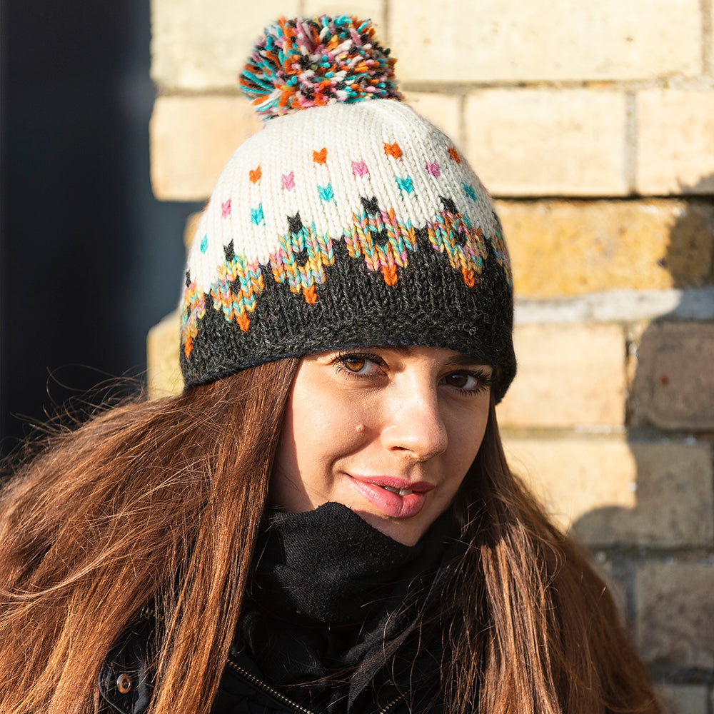 Gorro con pompón Snowy Fair Isle de Kusan - Crema-Antracita