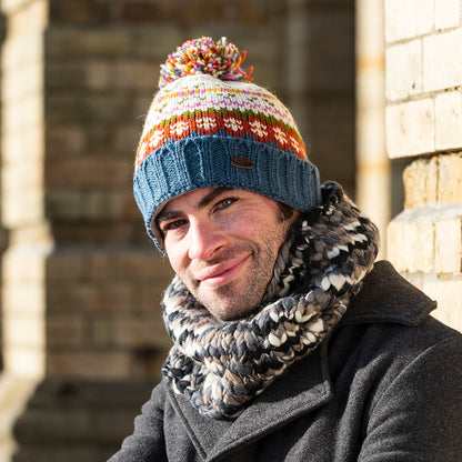 Gorro con pompón Mosaic Patrón temático de Kusan - Crema-Azul