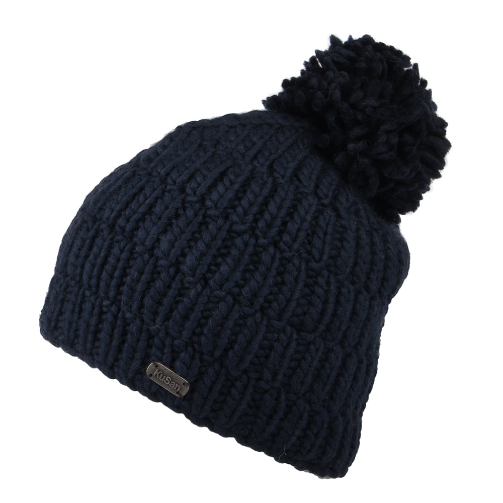 Gorro con pompón Moss Yarn punto cable acanalado de Kusan - Azul Marino