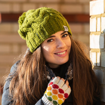 Gorro con pompón Oversized de Kusan - Verde Oliva