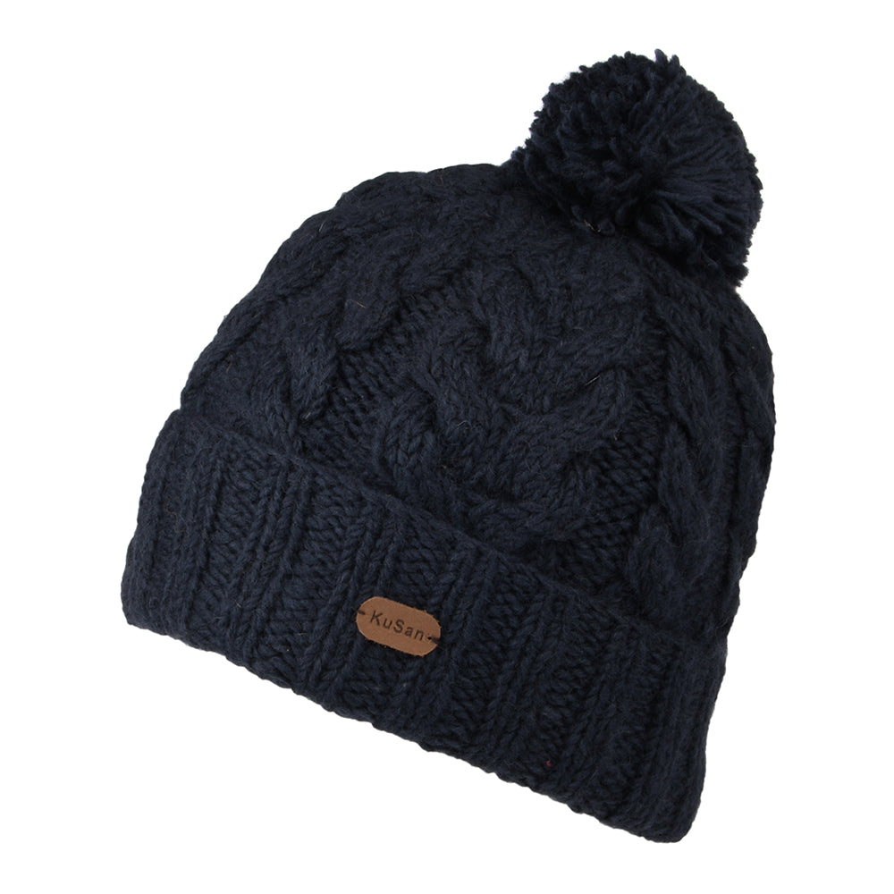 Gorro con pompón con vuelta de punto trenzado de Kusan - Azul Marino